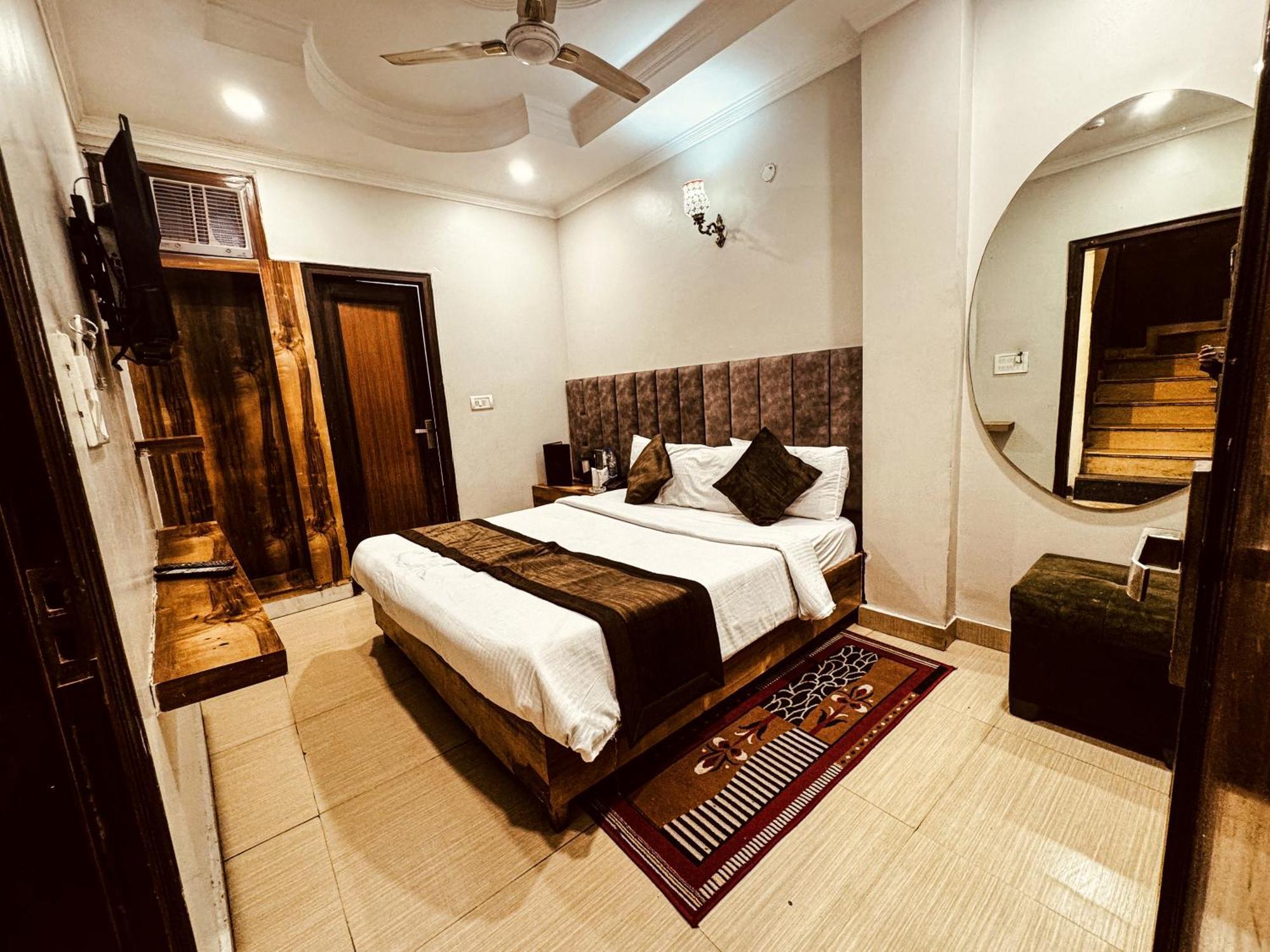 Hotel Nityaa Suites New Delhi Eksteriør bilde