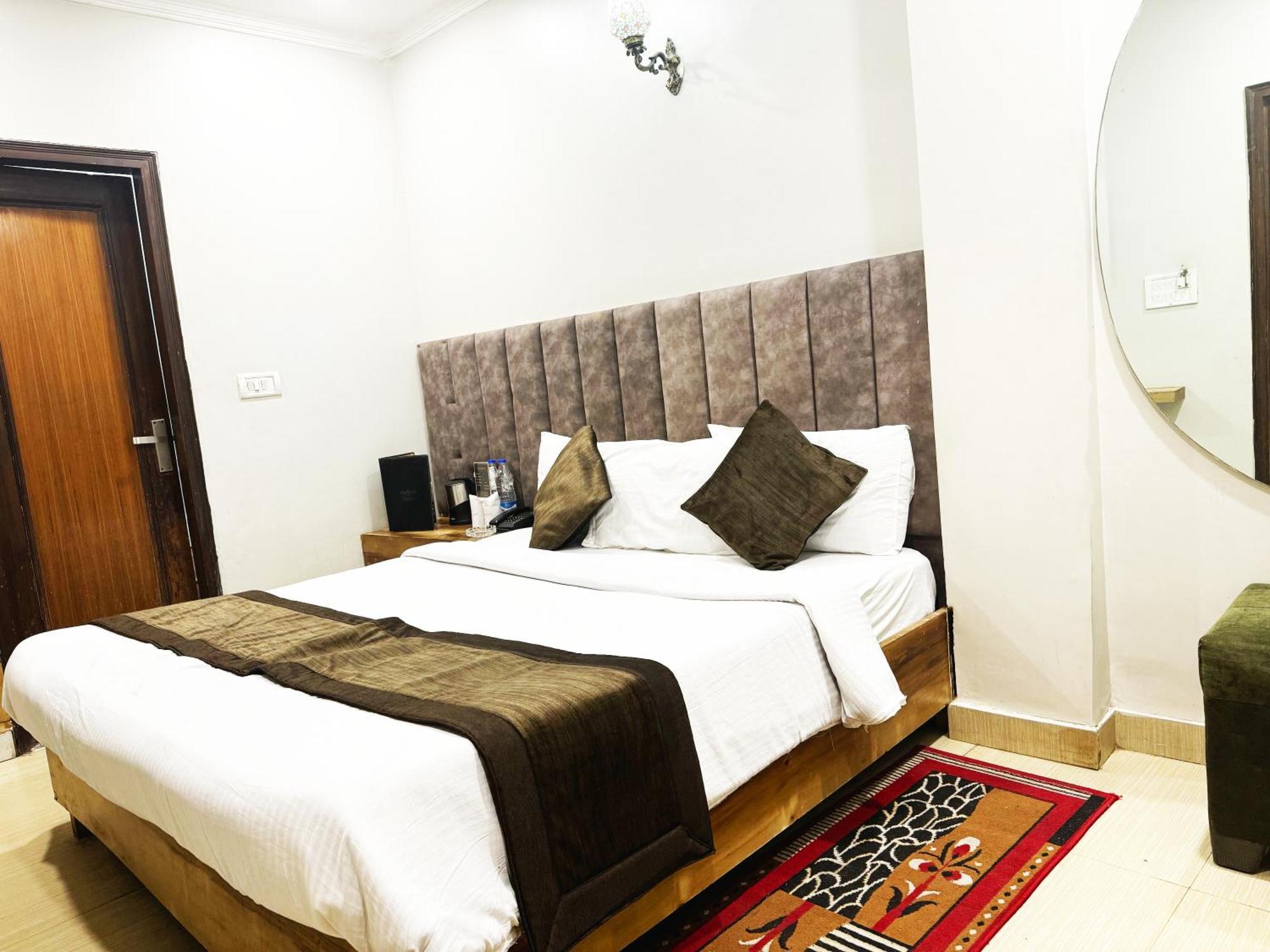Hotel Nityaa Suites New Delhi Eksteriør bilde
