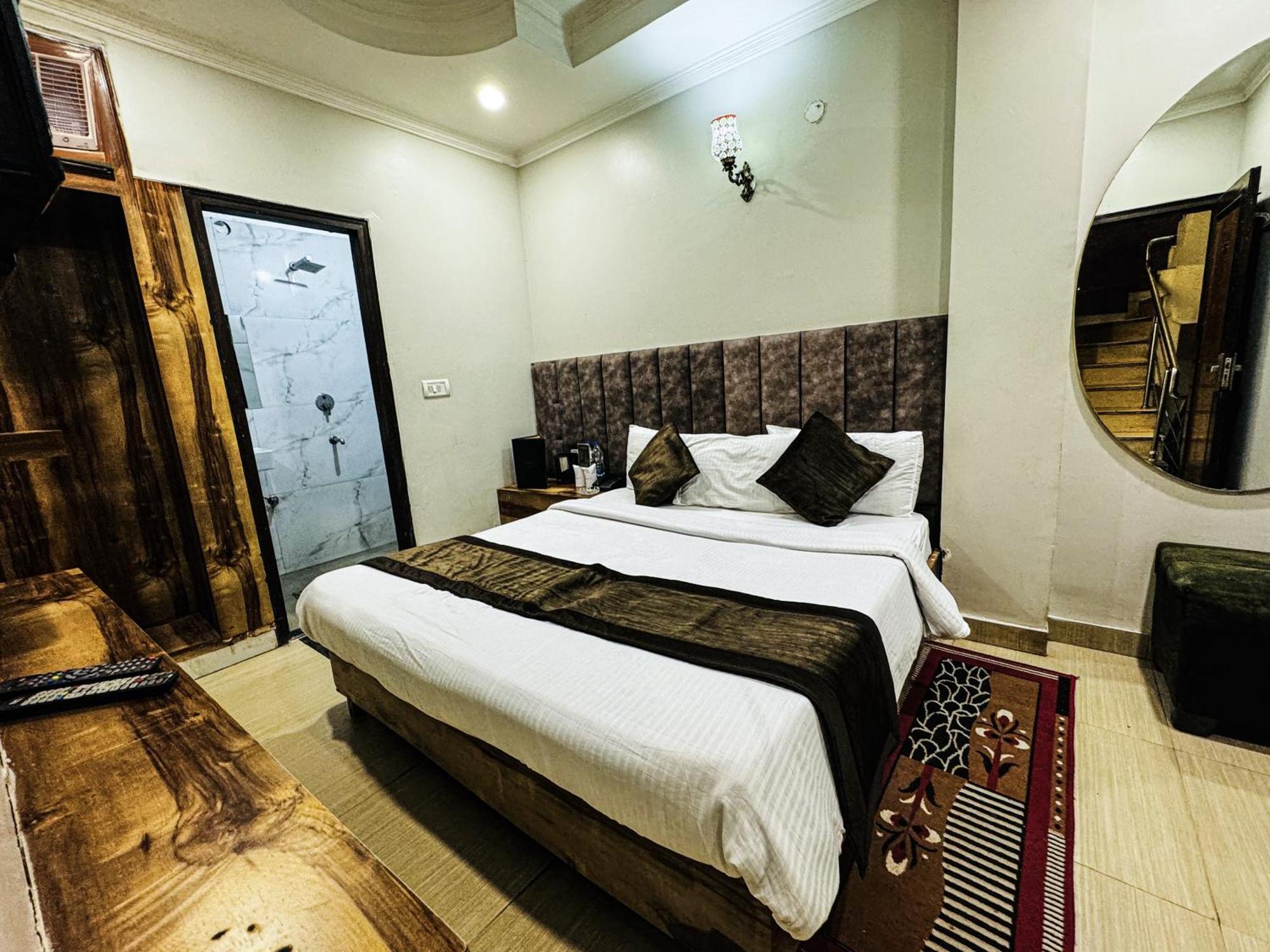 Hotel Nityaa Suites New Delhi Eksteriør bilde