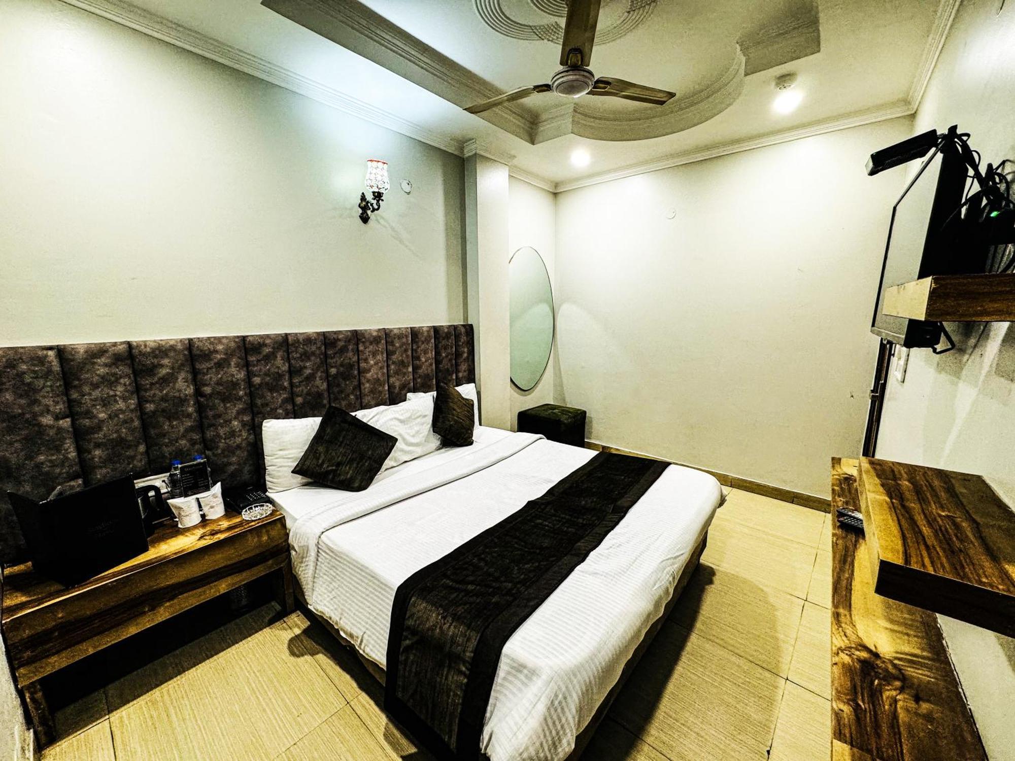 Hotel Nityaa Suites New Delhi Eksteriør bilde