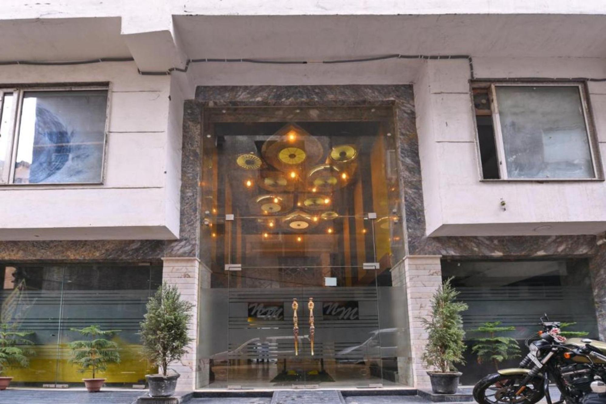 Hotel Nityaa Suites New Delhi Eksteriør bilde
