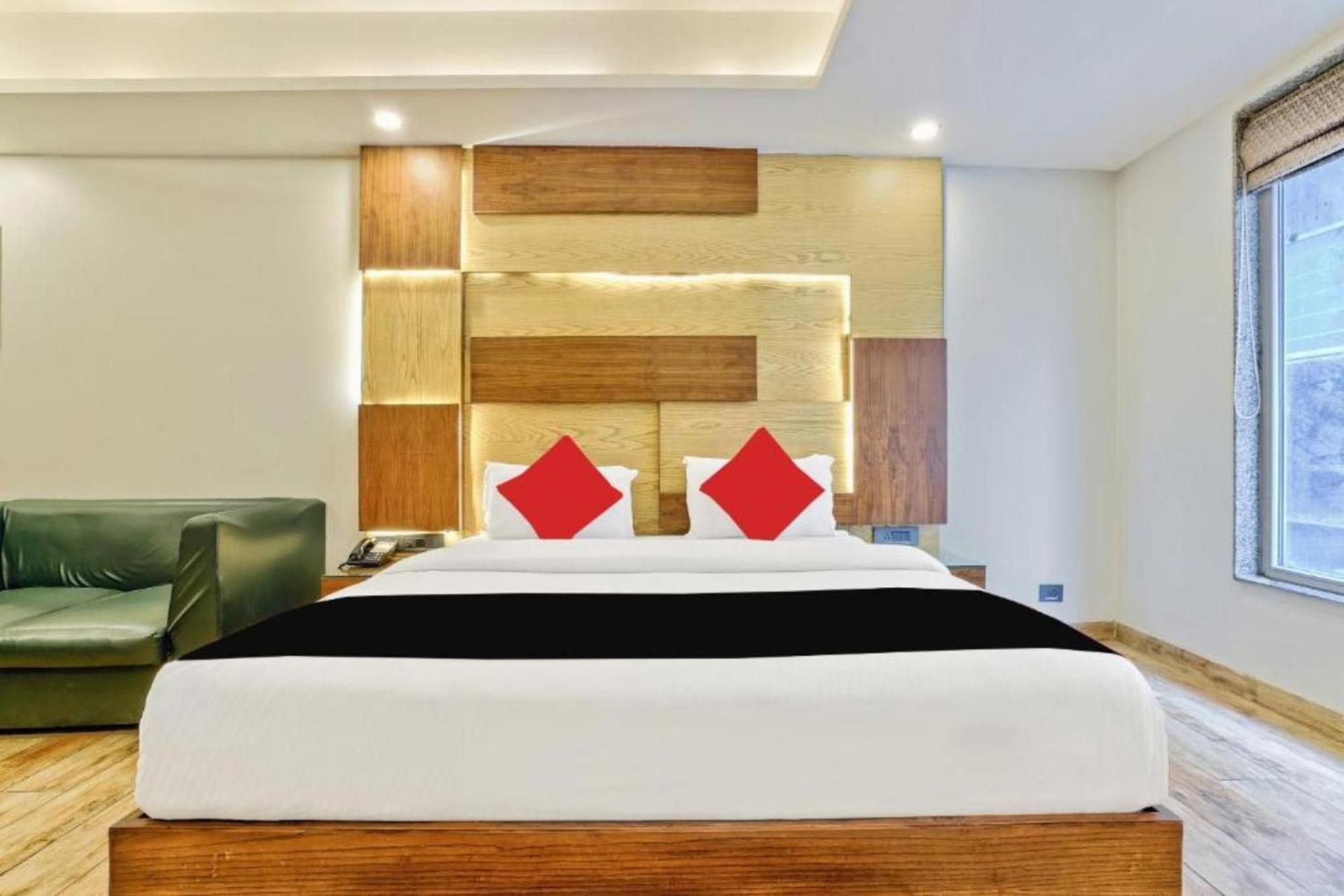 Hotel Nityaa Suites New Delhi Eksteriør bilde