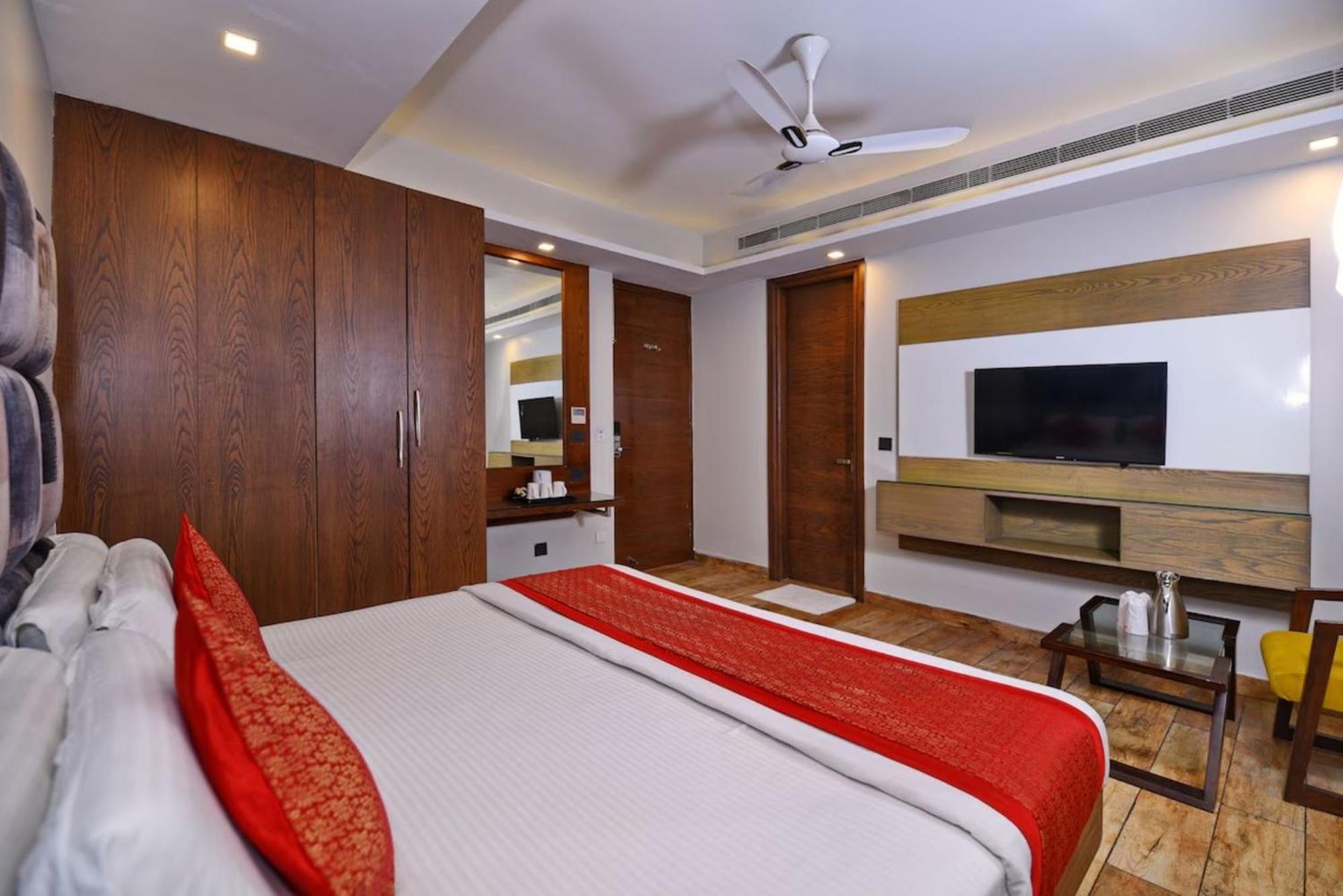 Hotel Nityaa Suites New Delhi Eksteriør bilde