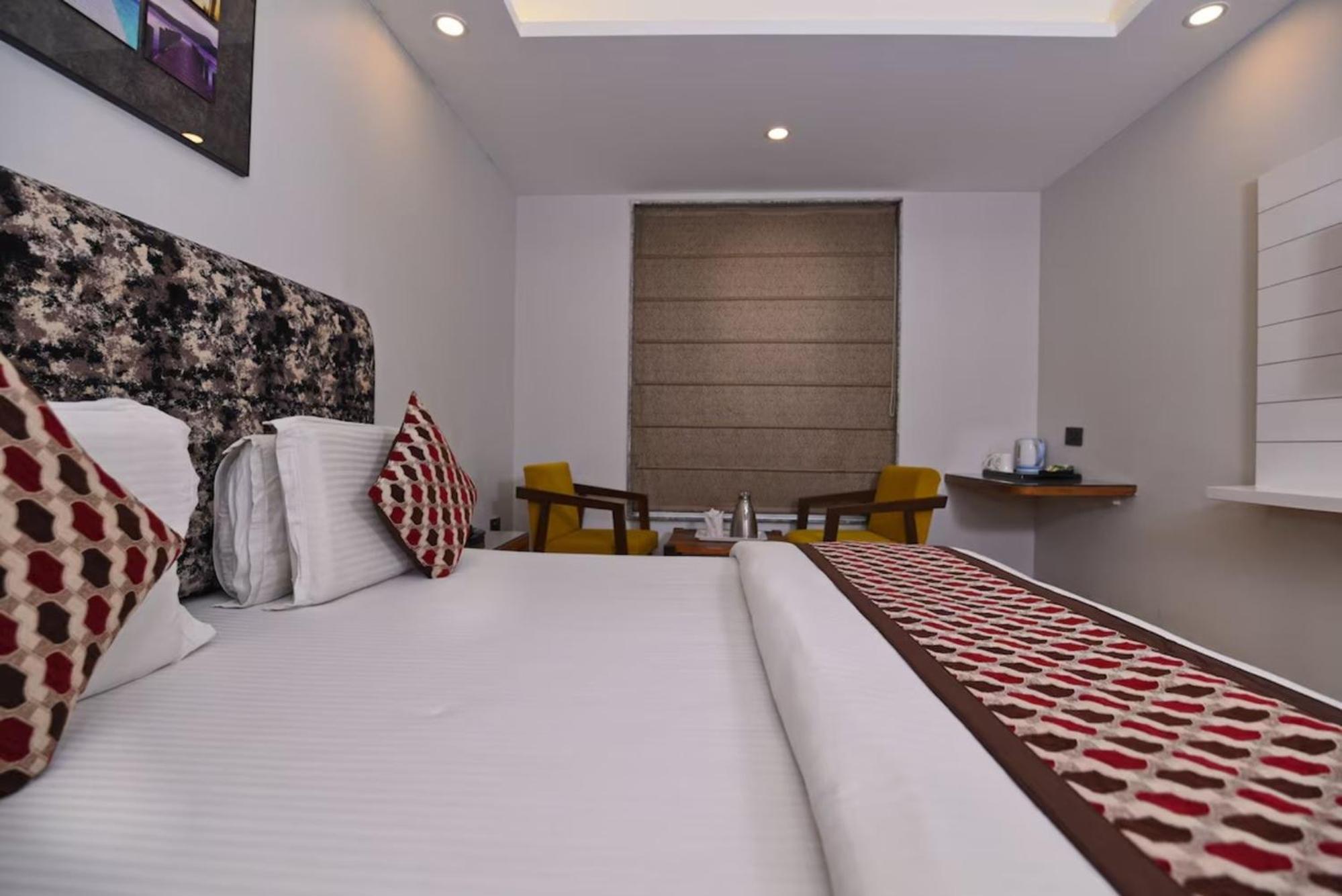 Hotel Nityaa Suites New Delhi Eksteriør bilde